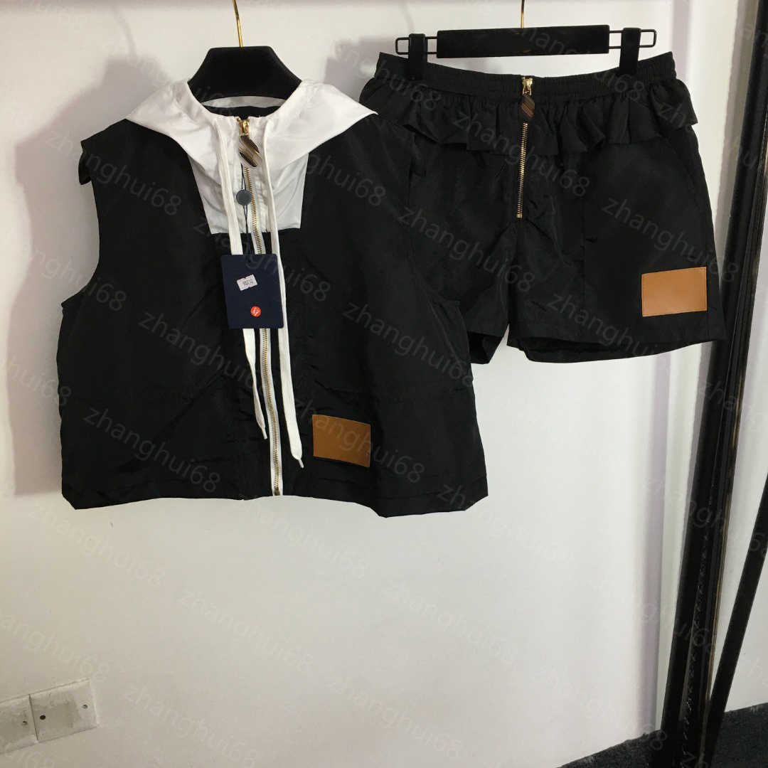 23ss women shorts sets womens designer clothing Casual suit Color matching hooded zipper waistcoat flanged zipper shorts set Women Clothes
23ss women shorts sets womens designer clothing Casual suit Color matching hooded zipper waistcoat flanged zipper shorts set Women Clothes