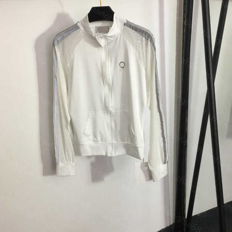 23ss womens jacket womens designer clothing Reflective strip mesh breathable spliced long sleeve zipper jacket High quality Women Clothes a1
23ss womens jacket womens designer clothing Reflective strip mesh breathable spliced long sleeve zipper jacket High quality Women Clothes a1