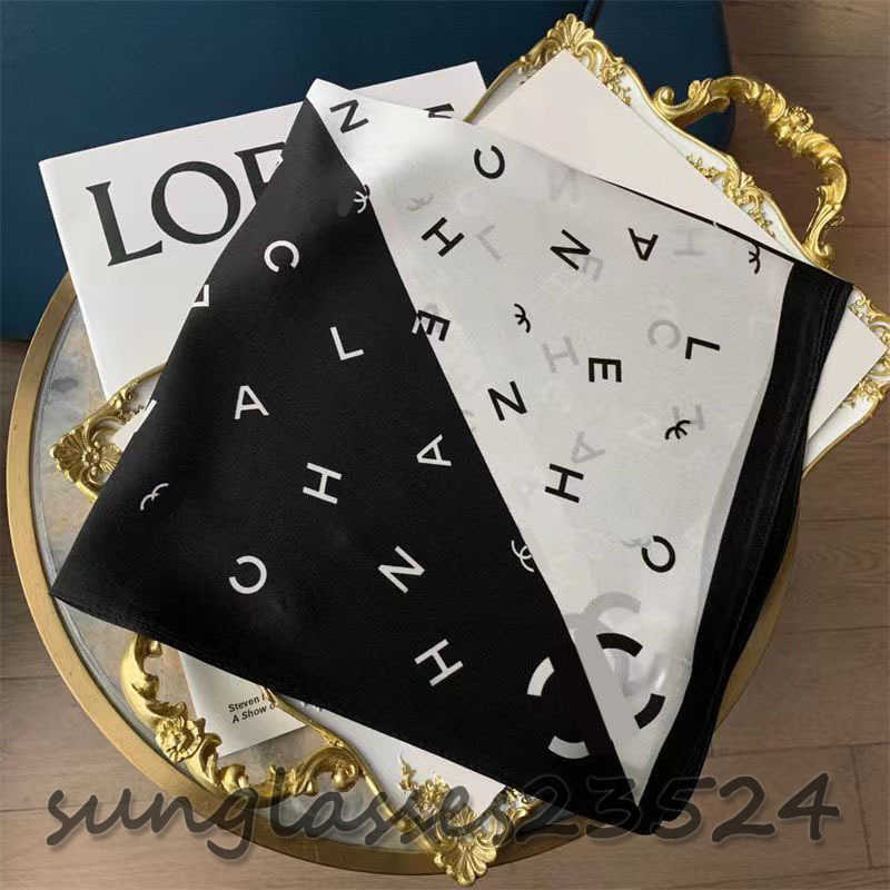 Scarf Women's Winter Luxury scarf High-end classic letter pattern Designer shawl Scarf New gift easy soft touch in 70-90cm black and white letters 
Scarf Women's Winter Luxury scarf High-end classic letter pattern Designer shawl Scarf New gift easy soft touch in 70-90cm black and white letters