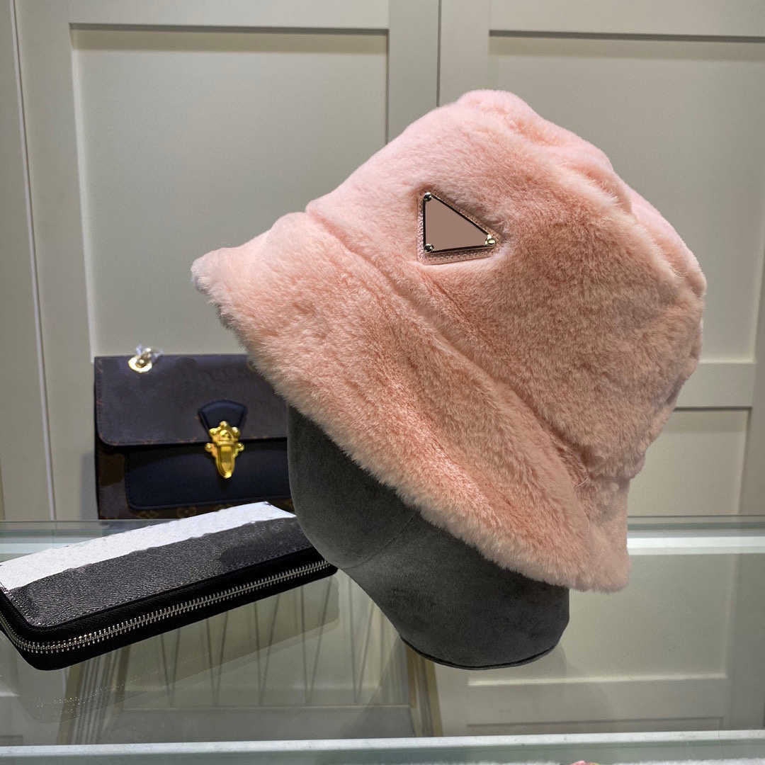 hats Luxurys designers female bucket hat Wool cap solid color Stylish and versatile brimless cap large eaves fitted trend winter autumn festival very nice, Pink
hats Luxurys designers female bucket hat Wool cap solid color Stylish and versatile brimless cap large eaves fitted trend winter autumn festival very nice, Pink