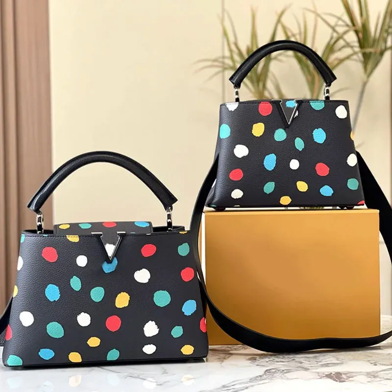 Capucine Handbag Women Tote Bag Litchi Grain Leather Handbag Colored Dots Printed Shoulder Cross Body Bags Fashion Letter Clasp Shopping Purse Purse Fast Shipping, Red
Capucine Handbag Women Tote Bag Litchi Grain Leather Handbag Colored Dots Printed Shoulder Cross Body Bags Fashion Letter Clasp Shopping Purse Purse Fast Shipping, Red