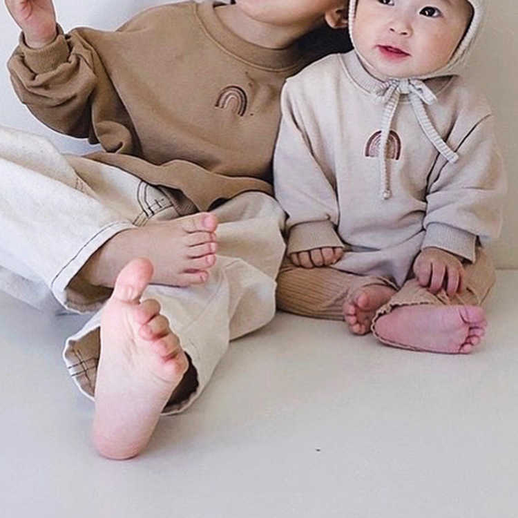 T-shirts Children's winter clothes popular top Korean rainbow embroidery pattern loose fleece sweater for boys and girls x0628, Beige
T-shirts Children's winter clothes popular top Korean rainbow embroidery pattern loose fleece sweater for boys and girls x0628, Beige