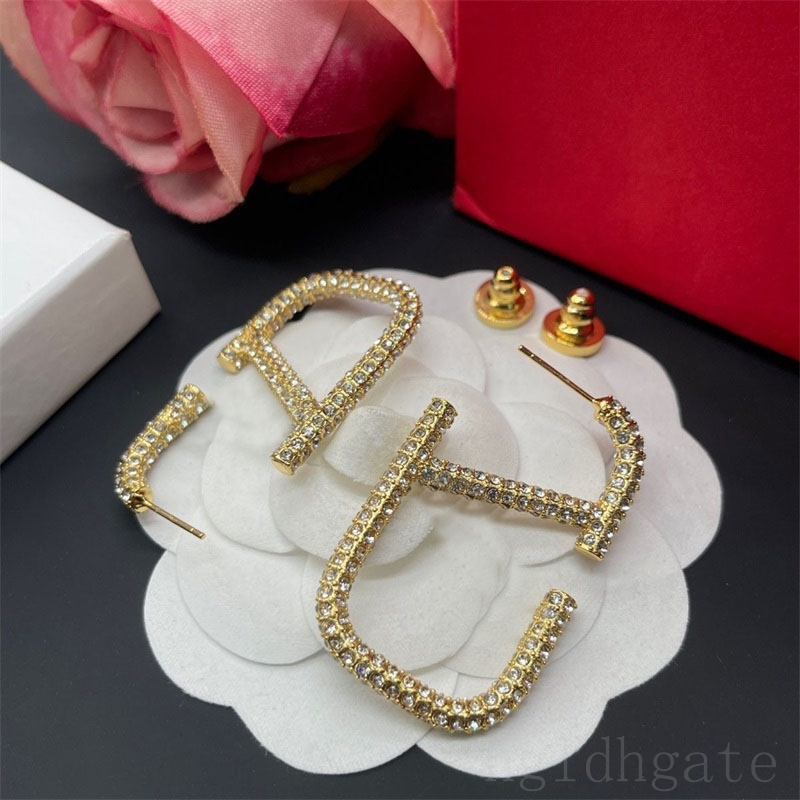 Crystal stud earring designer for woman letter earring trendy iced out retro letter v orecchini dangle metal valentine s day luxury earrings hip hop fashion ZB031 C23
Crystal stud earring designer for woman letter earring trendy iced out retro letter v orecchini dangle metal valentine s day luxury earrings hip hop fashion ZB031 C23