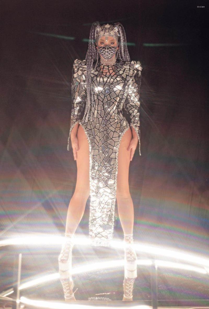 Stage Wear Silver Dress Nightclub Bar Dancer Female Singer Reflective Mirror Costume, Picture shown
Stage Wear Silver Dress Nightclub Bar Dancer Female Singer Reflective Mirror Costume, Picture shown
