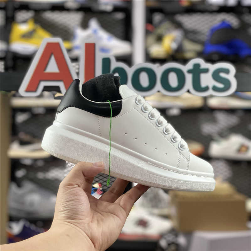Designer Fashion 2022 Men Shoes Women Leather Lace Up Platform Oversized Sneakers White Black womens Luxury velvet Casual trainer, 19
Designer Fashion 2022 Men Shoes Women Leather Lace Up Platform Oversized Sneakers White Black womens Luxury velvet Casual trainer, 19