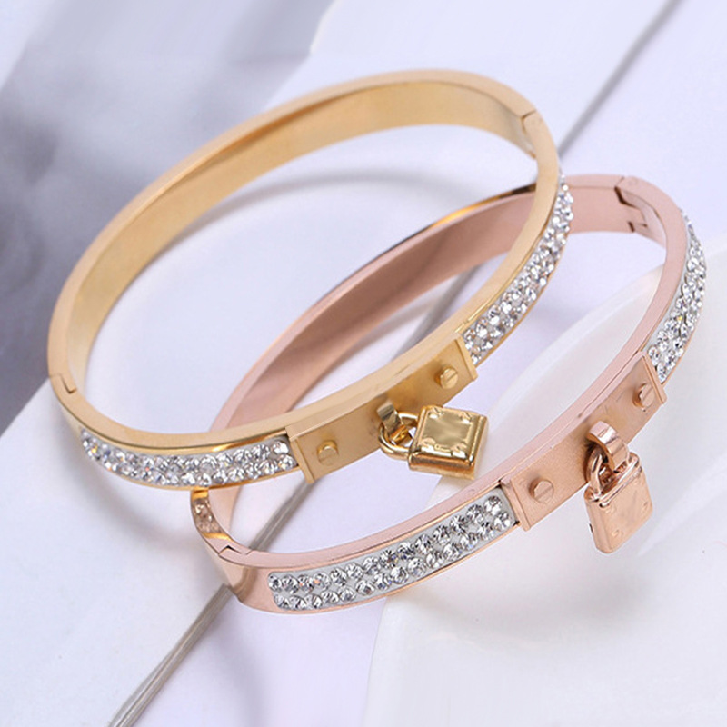 2023SS Bracelets Jewelry Women Bangle Classic Titanium Stee Steel Gold belcher Charm Bracelet no box
2023SS Bracelets Jewelry Women Bangle Classic Titanium Stee Steel Gold belcher Charm Bracelet no box