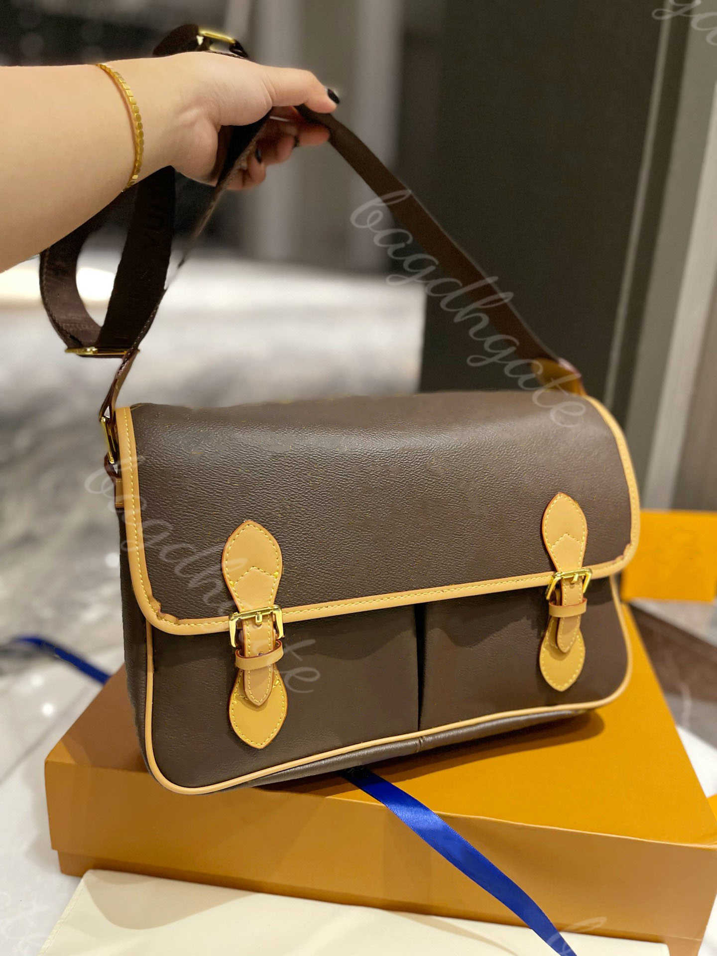 Luxurys Lvity Designers bag VOYAGER mens 2022 Women Handbags Lady Messenger Fashion Shoulder Crossbody Tote Wallet, Justbox
Luxurys Lvity Designers bag VOYAGER mens 2022 Women Handbags Lady Messenger Fashion Shoulder Crossbody Tote Wallet, Justbox