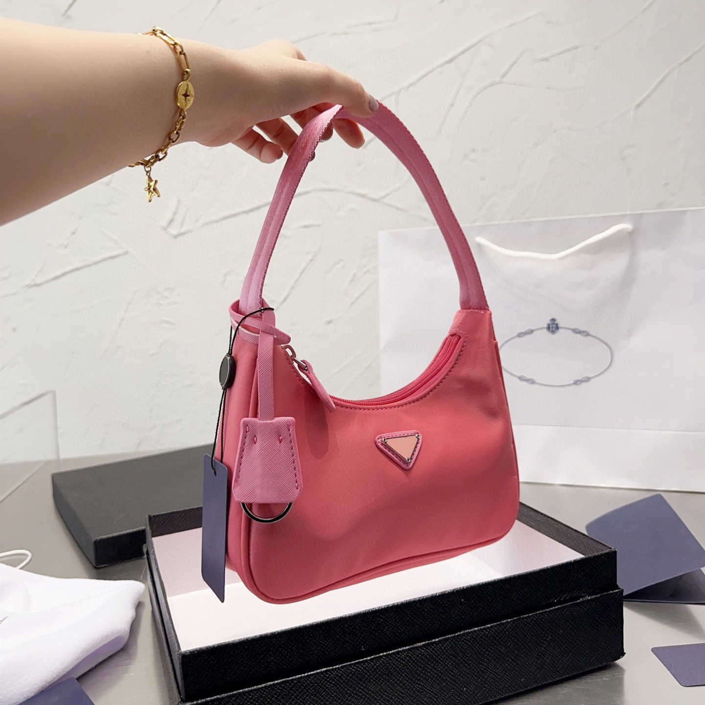 Luxury Designer Shoulder Bag Fashion Handbag Tote Classic Nylon Women Underarm Bag Mens Womens Messenger Wallet High-quality Hobo Bag, Style 1
Luxury Designer Shoulder Bag Fashion Handbag Tote Classic Nylon Women Underarm Bag Mens Womens Messenger Wallet High-quality Hobo Bag, Style 1