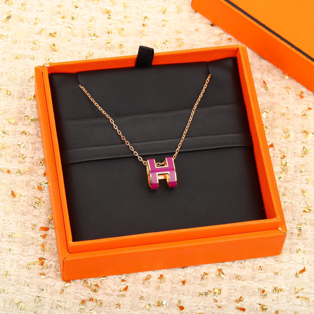 2023 Luxury quality Charm large pendant necklace with fuchsia color design have box stamp PS7619
2023 Luxury quality Charm large pendant necklace with fuchsia color design have box stamp PS7619