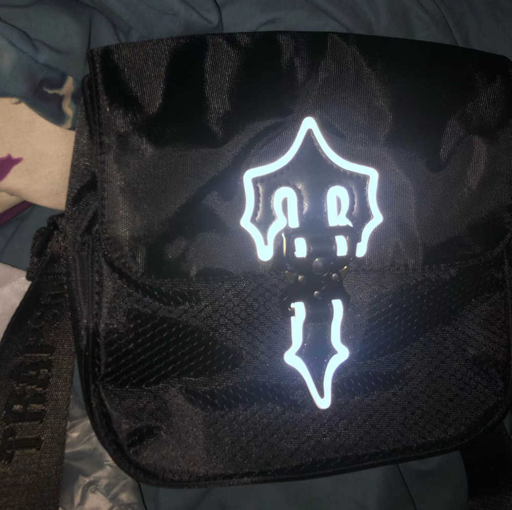 Shoulder Bags Woman Trapstar messenger nylon Crossbody Bag womens mens Rapper UK HOT Trapstars IRONGATE COBRA T Luxury Designer Handbag Tidal flow design 102ess, Blue
Shoulder Bags Woman Trapstar messenger nylon Crossbody Bag womens mens Rapper UK HOT Trapstars IRONGATE COBRA T Luxury Designer Handbag Tidal flow design 102ess, Blue