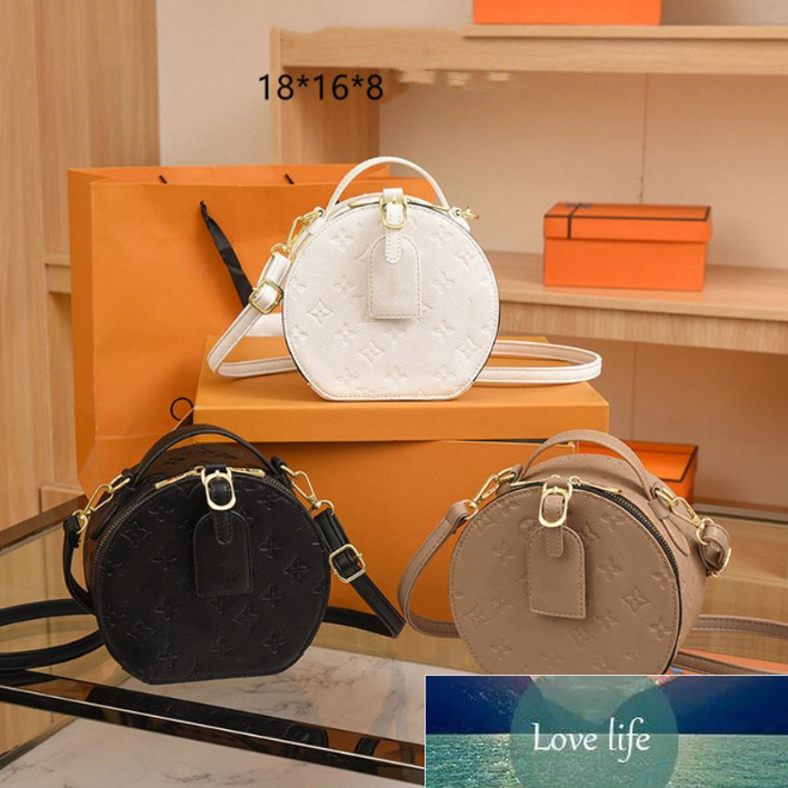 Top Quatily new fashion single shoulder small round bag Spring and summer handbag texture simple commuter bags tide, 18*16*8cm
Top Quatily new fashion single shoulder small round bag Spring and summer handbag texture simple commuter bags tide, 18*16*8cm