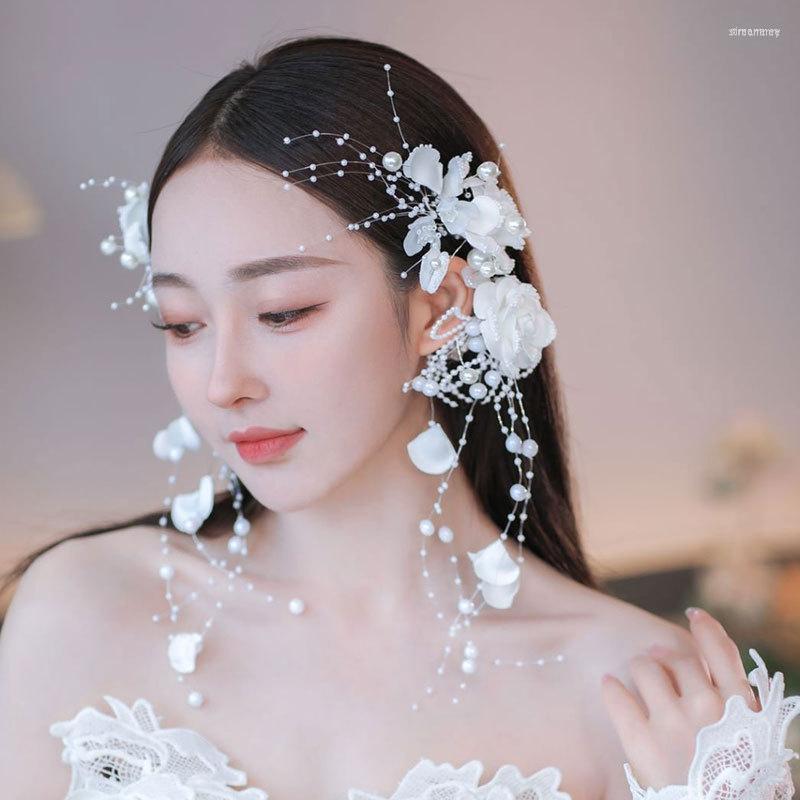 Hair Clips Bride's Headdress Korean-style Fairy-beautiful Beaded Head Flower Sweet Earring Knot Wedding Accessories.
Hair Clips Bride's Headdress Korean-style Fairy-beautiful Beaded Head Flower Sweet Earring Knot Wedding Accessories.