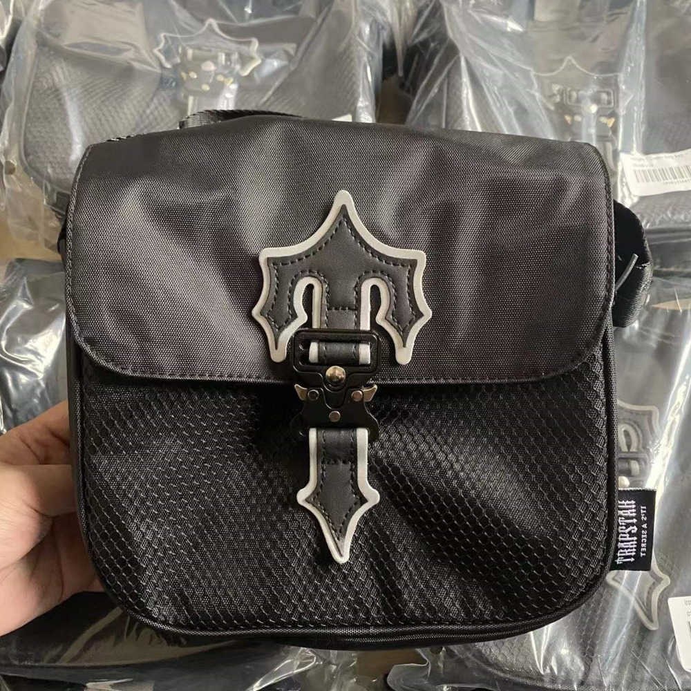 Cross Body Men's Trapstars Handbag Designer IRONGATE Messenger Bag Unisex Crossbody Bags Outdoor Work Oxford Male Shoudler handbags Tidal flow design 628ess, Blue
Cross Body Men's Trapstars Handbag Designer IRONGATE Messenger Bag Unisex Crossbody Bags Outdoor Work Oxford Male Shoudler handbags Tidal flow design 628ess, Blue