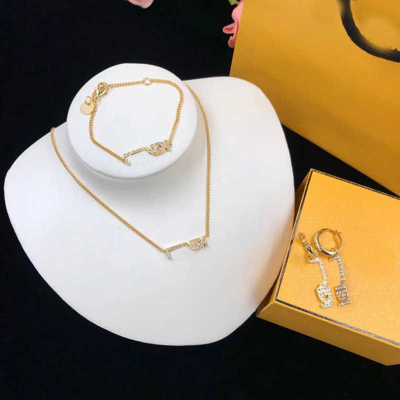 Women Necklace Earring Designer Bracelet Luxurys Jewelry Sets Fashion Daimond Letter Brands F Earrings For Womens Gold Chain Link Pendant Box, Golden
Women Necklace Earring Designer Bracelet Luxurys Jewelry Sets Fashion Daimond Letter Brands F Earrings For Womens Gold Chain Link Pendant Box, Golden