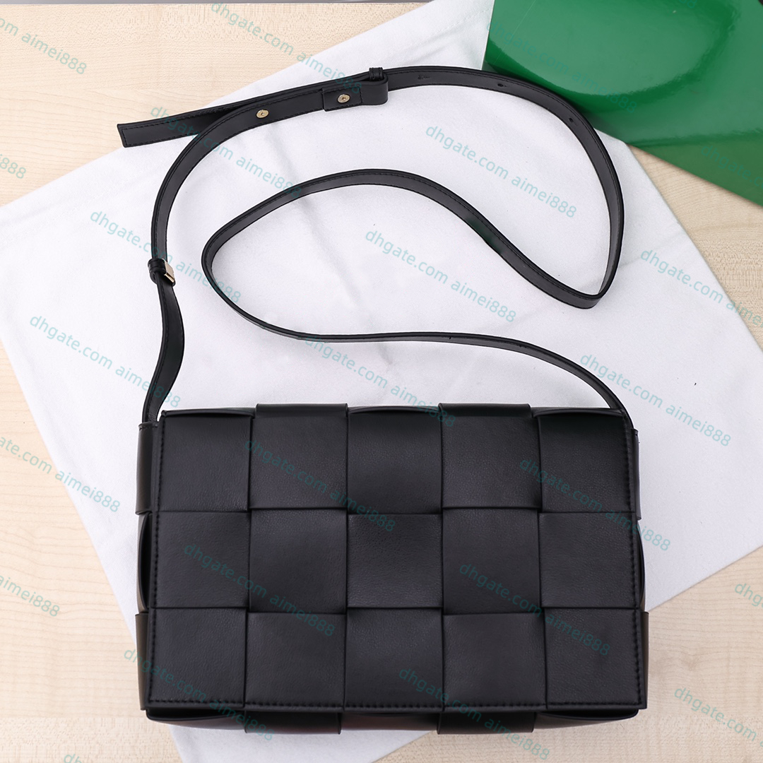 Men and women Fasion shoulder bags designers Hobo plain messenger bag famous trip bags flap cross body purses good quality School Bags Knitting purse, White
Men and women Fasion shoulder bags designers Hobo plain messenger bag famous trip bags flap cross body purses good quality School Bags Knitting purse, White