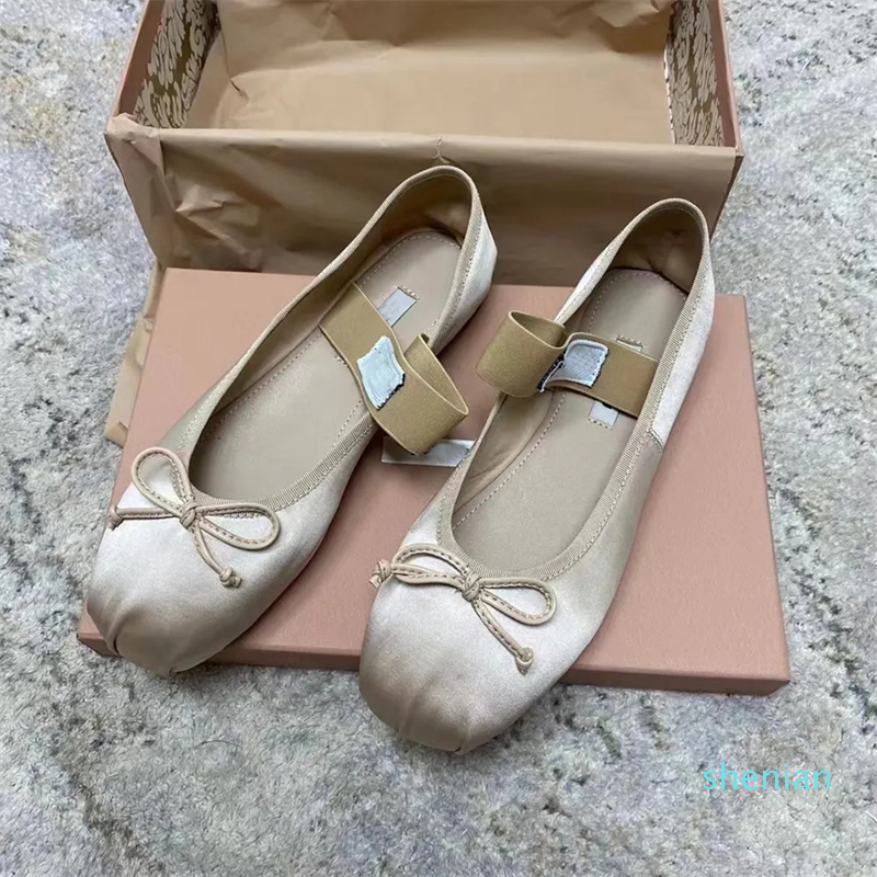 Designer shoes Summer Walk Casual Shoe Women red Ballet Fats real silk shoes Brand classic walking flats mules comfortable Luxury dress Loafers, Black
Designer shoes Summer Walk Casual Shoe Women red Ballet Fats real silk shoes Brand classic walking flats mules comfortable Luxury dress Loafers, Black