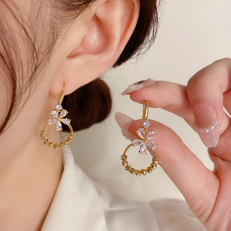 Dangle Earrings High Quality Ins Zircon Flower Hoop Ear Hook Temperament Fashion Light Luxury Design Wholesale.
Dangle Earrings High Quality Ins Zircon Flower Hoop Ear Hook Temperament Fashion Light Luxury Design Wholesale.
