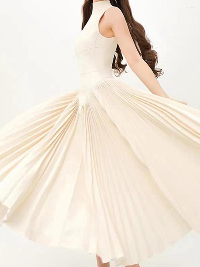 Casual Dresses Runway Designer Fashion Long Dress For Women 2023 Sleeveless Vintage High Quality Knitting Splicing Pleated Elegant Maxi, Picture shown
Casual Dresses Runway Designer Fashion Long Dress For Women 2023 Sleeveless Vintage High Quality Knitting Splicing Pleated Elegant Maxi, Picture shown