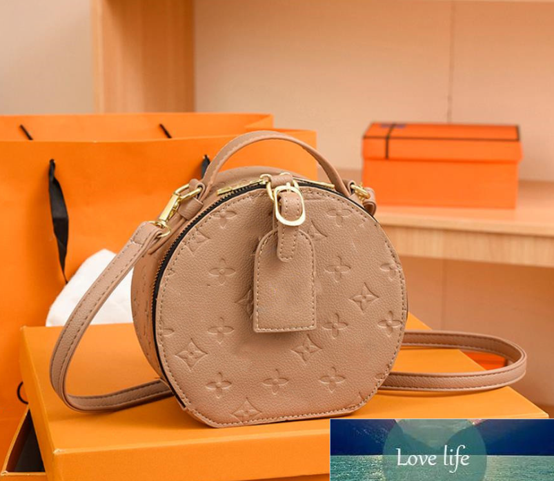 Quatily new fashion single shoulder small round bag Spring and summer handbag texture simple commuter bags tide, 18*16*8cm
Quatily new fashion single shoulder small round bag Spring and summer handbag texture simple commuter bags tide, 18*16*8cm