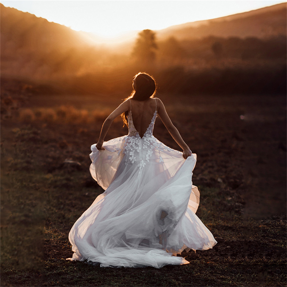 Chic Bohe A Line Wedding Dresses Spaghetti Strap Sequin Appliques Bridal Gown Backless Bride Vestidos De Novia