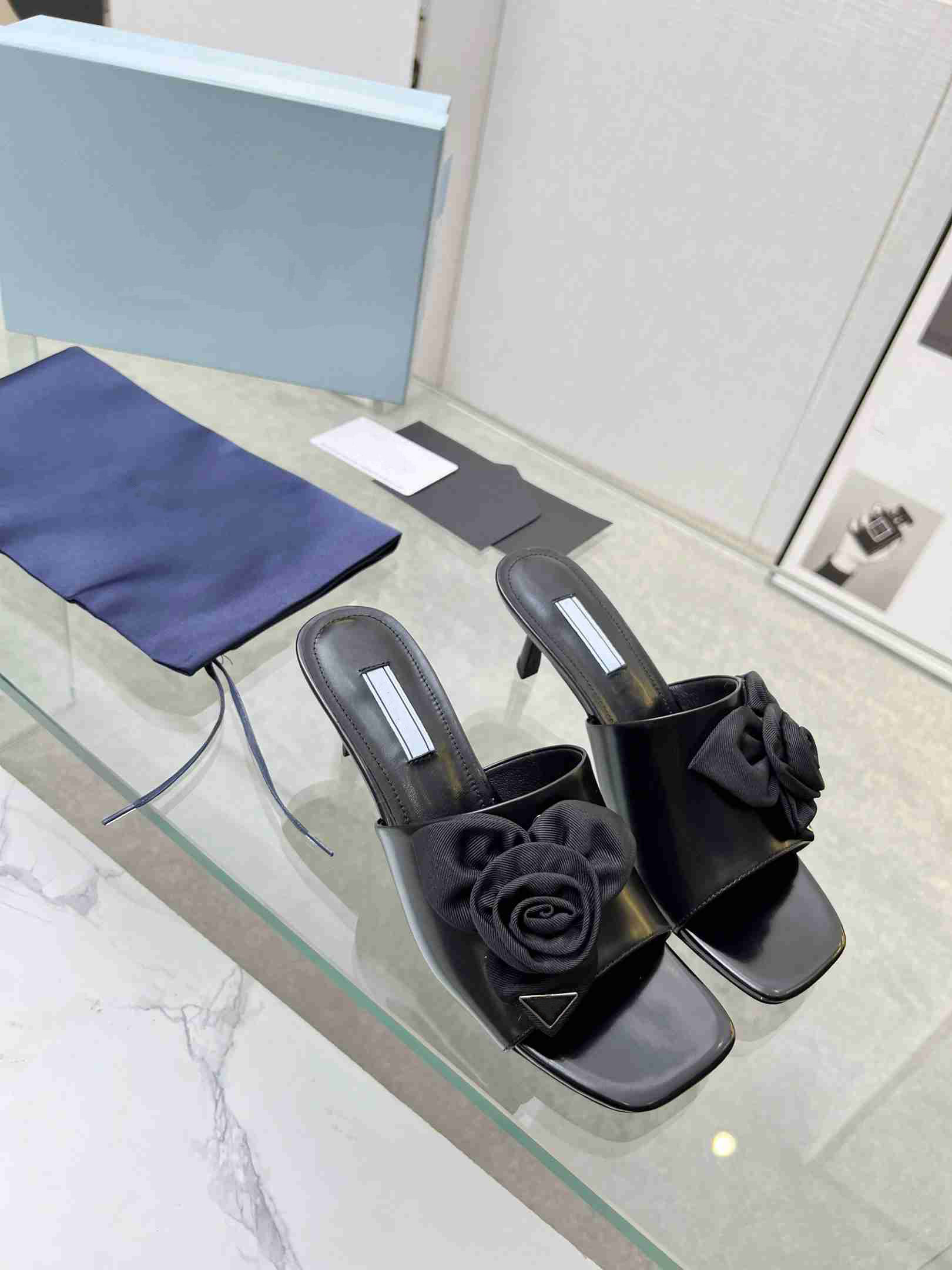 2023 Fashion leisure Sandals Prad Luxury designer Sexy sandal Classic slide women's Rose high-heeled sandals PL152
2023 Fashion leisure Sandals Prad Luxury designer Sexy sandal Classic slide women's Rose high-heeled sandals PL152