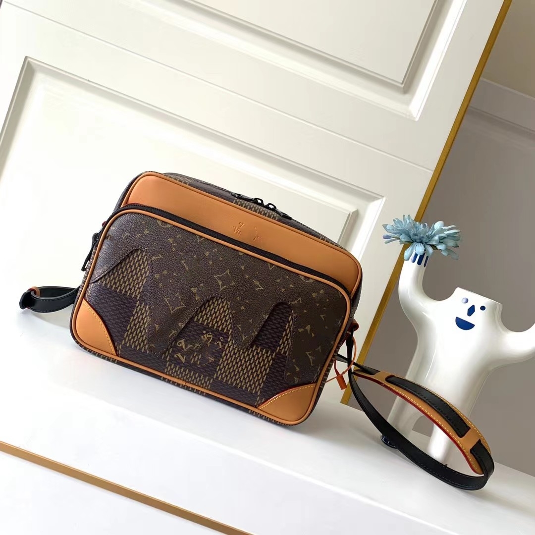 2023 new leather top high-grade sense of high quality men's messenger bag Fashion camera bag 100 shoulder bag crossbody bag fine workmanship factory direct sales, Khaki
2023 new leather top high-grade sense of high quality men's messenger bag Fashion camera bag 100 shoulder bag crossbody bag fine workmanship factory direct sales, Khaki