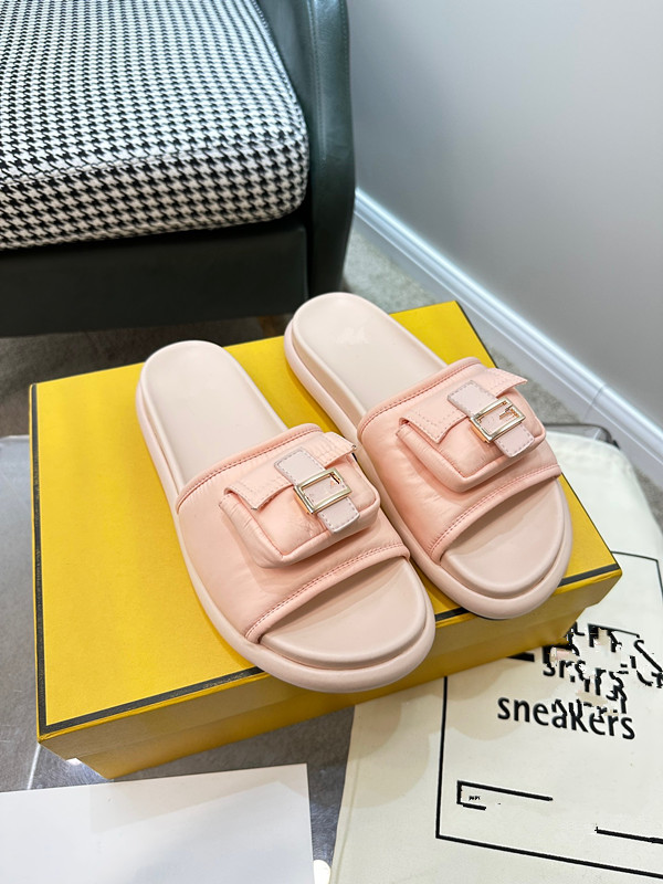 Womens designer sandals summer luxury Slippers Ringer chain Black white apricot color leather sandals Outdoor beach seaside home flat 0626, 02
Womens designer sandals summer luxury Slippers Ringer chain Black white apricot color leather sandals Outdoor beach seaside home flat 0626, 02