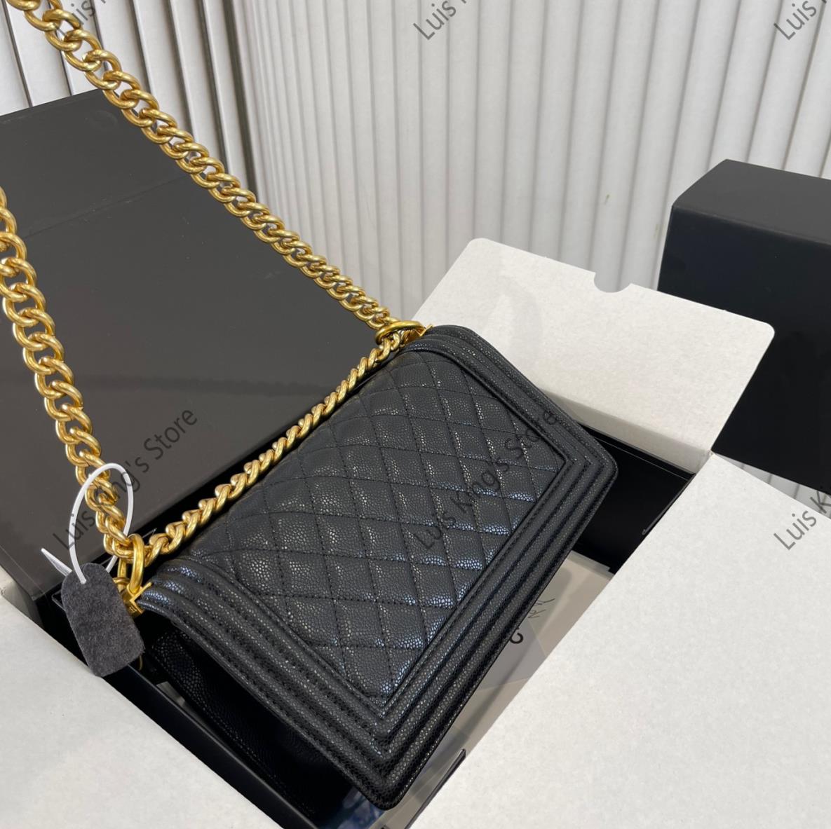 Luxury Designer Bags Shoulder Bag Handbags Crossbody Caviar Grain Chain Letter Real Leather Classic Big Size, White 25x15cm
Luxury Designer Bags Shoulder Bag Handbags Crossbody Caviar Grain Chain Letter Real Leather Classic Big Size, White 25x15cm