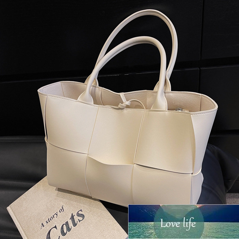 Tote Bag New Fashionable High-Grade Shoulder Bag Women's Bags Large Capacity Versatile Portable 31cm Western Style, 31*21*13cm
Tote Bag New Fashionable High-Grade Shoulder Bag Women's Bags Large Capacity Versatile Portable 31cm Western Style, 31*21*13cm