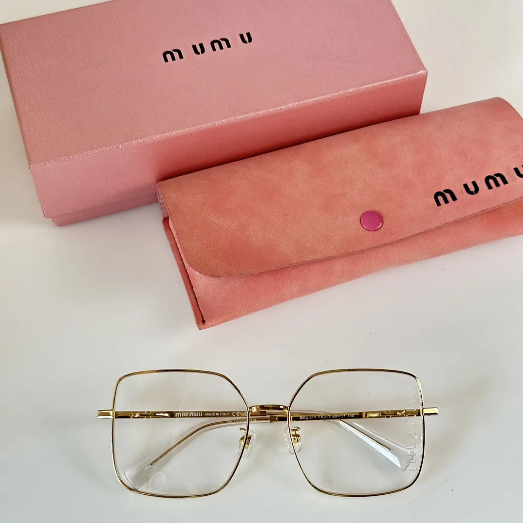 Fashion Slim Frame Designer Classic Stylish Eyewear High Quality Stay Cool and Comfortable Sunglasses Men and Women Miu Glasses
Fashion Slim Frame Designer Classic Stylish Eyewear High Quality Stay Cool and Comfortable Sunglasses Men and Women Miu Glasses