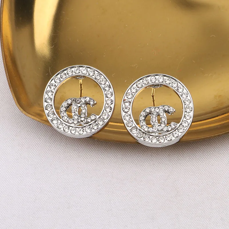 Fashion Jewelry Designer Luxury Earrings Silver Ladies Men's Earrings Fashion Small Gold Letter Design
Fashion Jewelry Designer Luxury Earrings Silver Ladies Men's Earrings Fashion Small Gold Letter Design