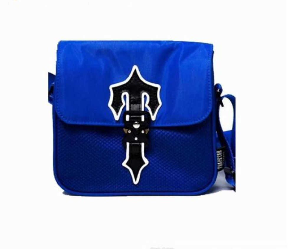 Shoulder Bags Trapstar Luxury Designer Bag IRONGATE T Crossbody UK London Fashion Handbag Waterproof Tidal flow design 602ess, Red
Shoulder Bags Trapstar Luxury Designer Bag IRONGATE T Crossbody UK London Fashion Handbag Waterproof Tidal flow design 602ess, Red