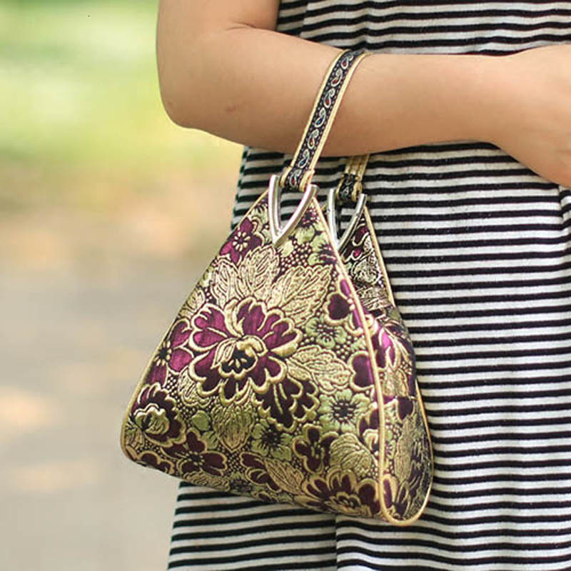 Evening Bags Flowers Embroidery Handbags Women Small Bag Shopper Purse Handbag Triangle Bag Mother Day Clutch Handy Bags top handle bags mini 230627, Purple
Evening Bags Flowers Embroidery Handbags Women Small Bag Shopper Purse Handbag Triangle Bag Mother Day Clutch Handy Bags top handle bags mini 230627, Purple