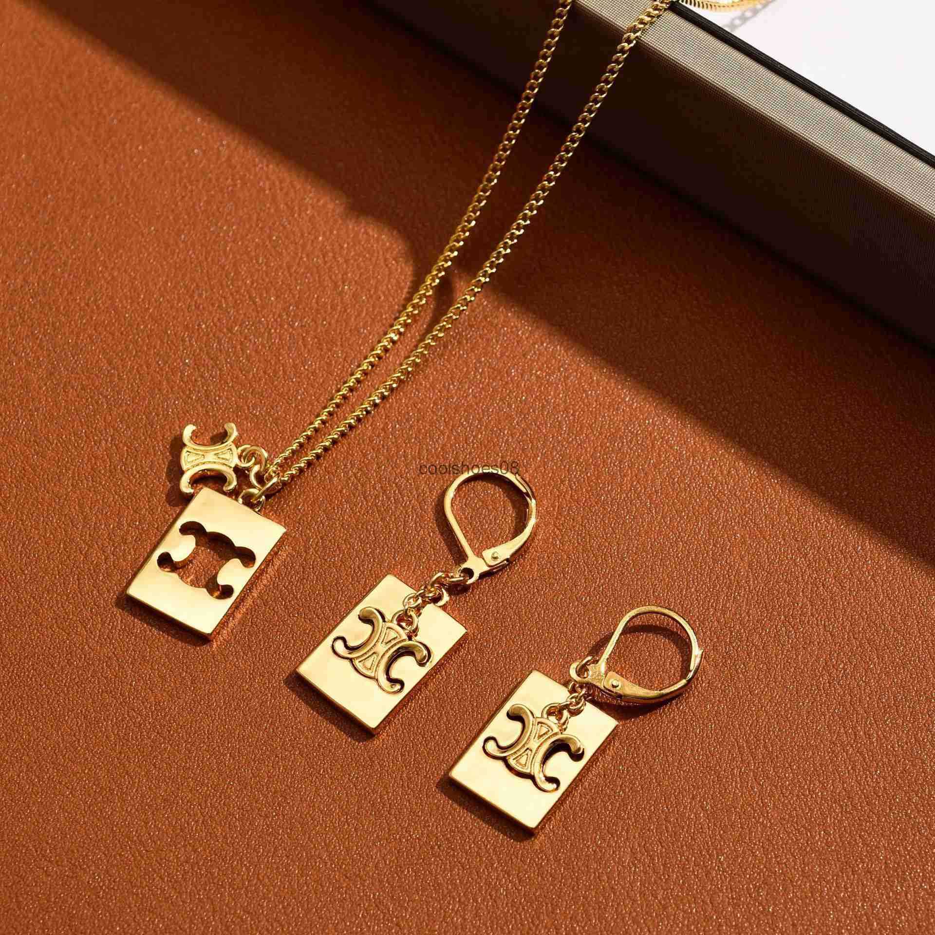 New style designer Jewelry Sets 18K gold plated square pendant Necklace earrings for fashion women party Jewelry gift, Golden
New style designer Jewelry Sets 18K gold plated square pendant Necklace earrings for fashion women party Jewelry gift, Golden