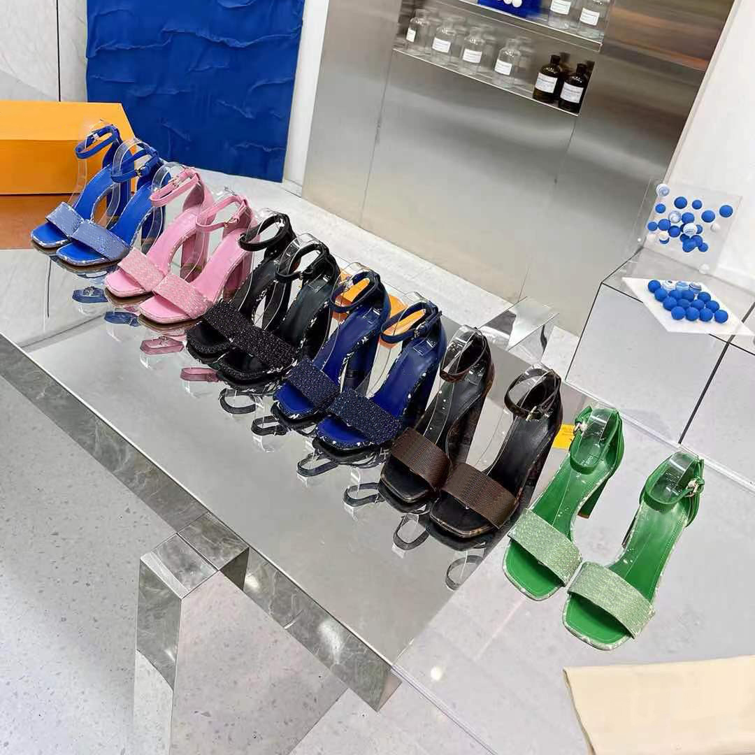Summer Designer Women Silhouette Sandal Printed Square Head Slide Denim Imported Cowhide High Heels Size 35-41 with box
Summer Designer Women Silhouette Sandal Printed Square Head Slide Denim Imported Cowhide High Heels Size 35-41 with box