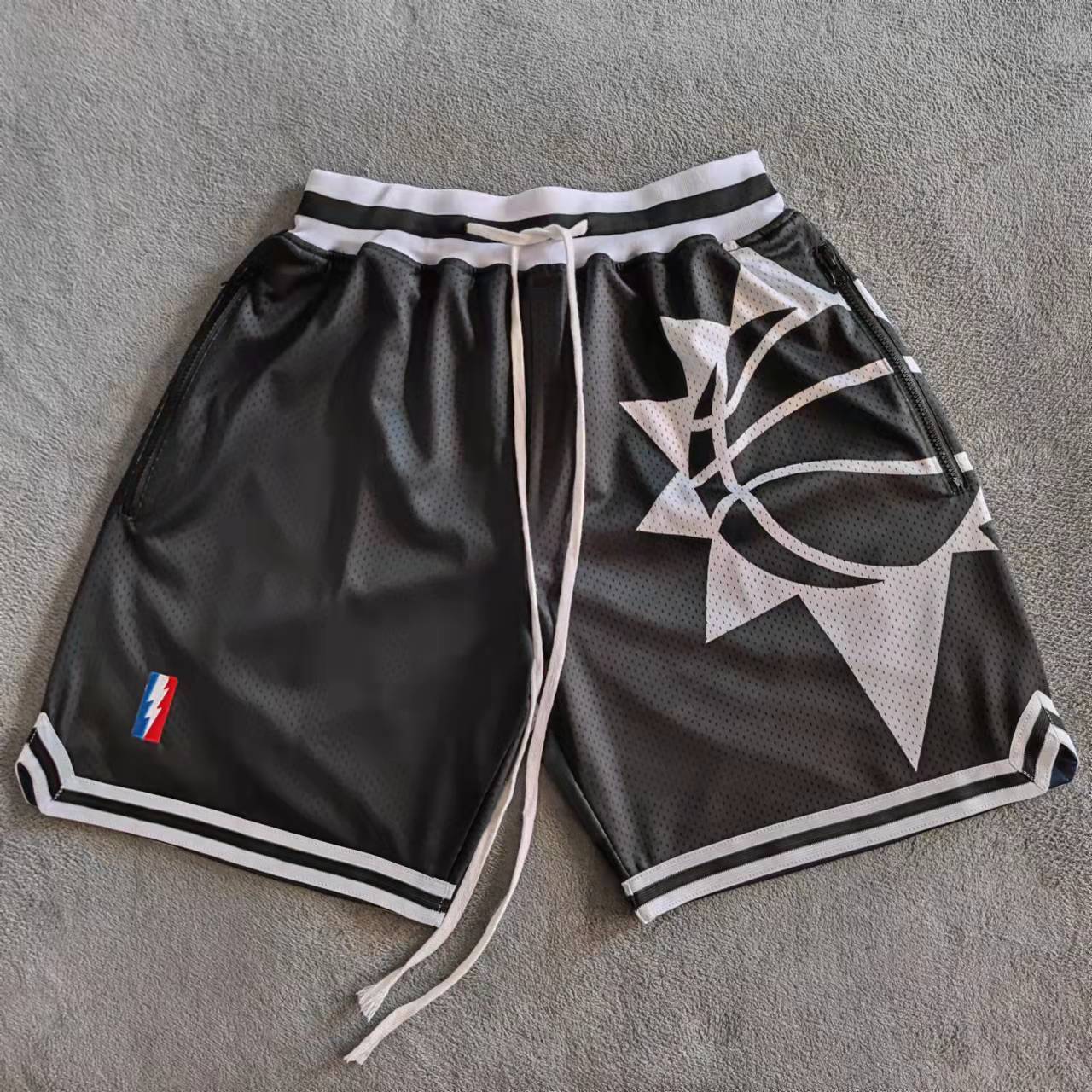 Outdoor Shorts TRILLEST Black White Sun Printed with Zipper Pockets Devin Booker Street Style Sports Pants 230627
Outdoor Shorts TRILLEST Black White Sun Printed with Zipper Pockets Devin Booker Street Style Sports Pants 230627