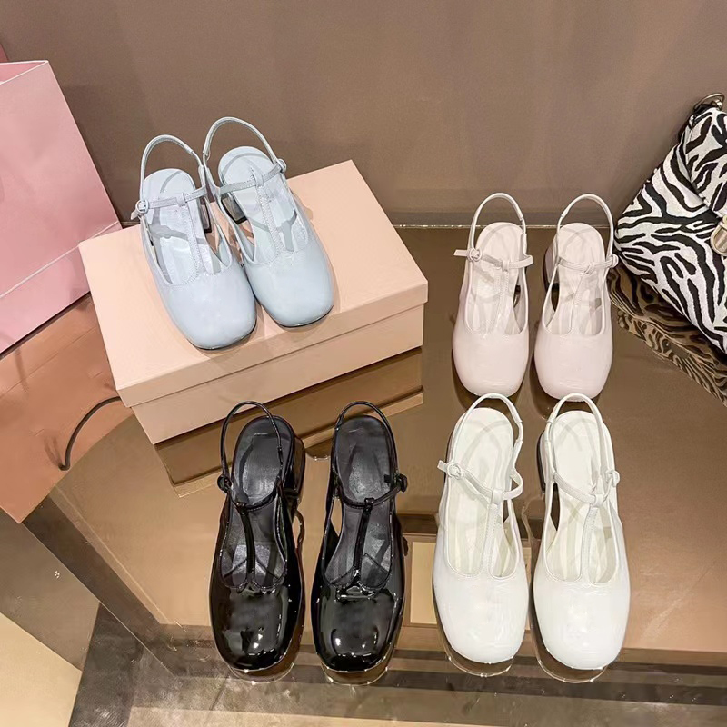 Cute luxury brand shoes for women new designer sandals low heels black white blue pink 4 styles Casual party shoes Patent Leather sneakers hot slides
Cute luxury brand shoes for women new designer sandals low heels black white blue pink 4 styles Casual party shoes Patent Leather sneakers hot slides
