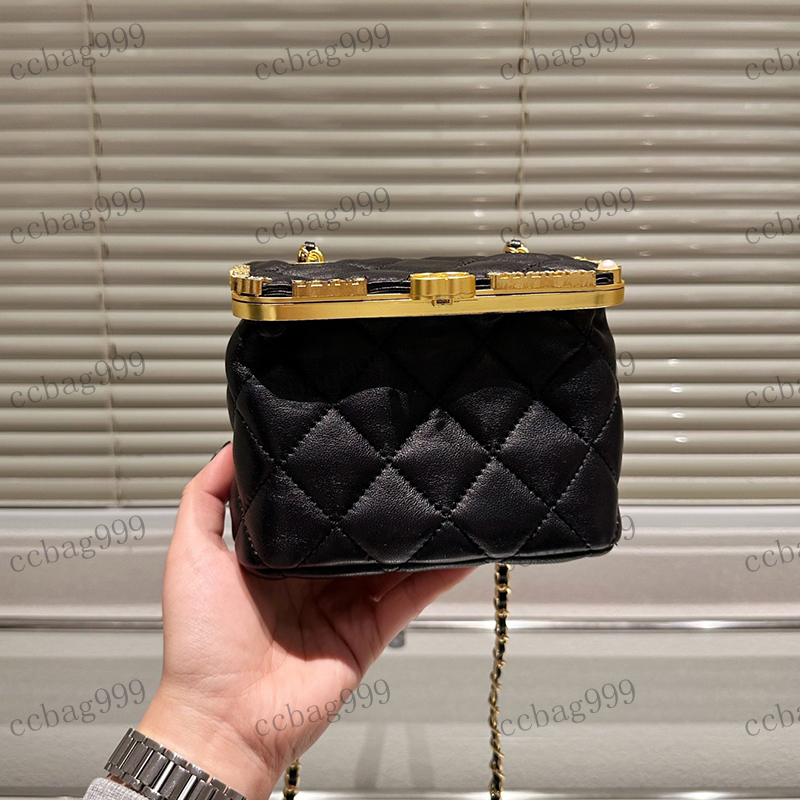 Designer Womens Mini Makeup Bag Leather Diamond Fine Hardware Metal Clasp Matelasse Chain Handbag Crossbody Bag Key Bags Change Box Princess Bags 16x12cm, White
Designer Womens Mini Makeup Bag Leather Diamond Fine Hardware Metal Clasp Matelasse Chain Handbag Crossbody Bag Key Bags Change Box Princess Bags 16x12cm, White