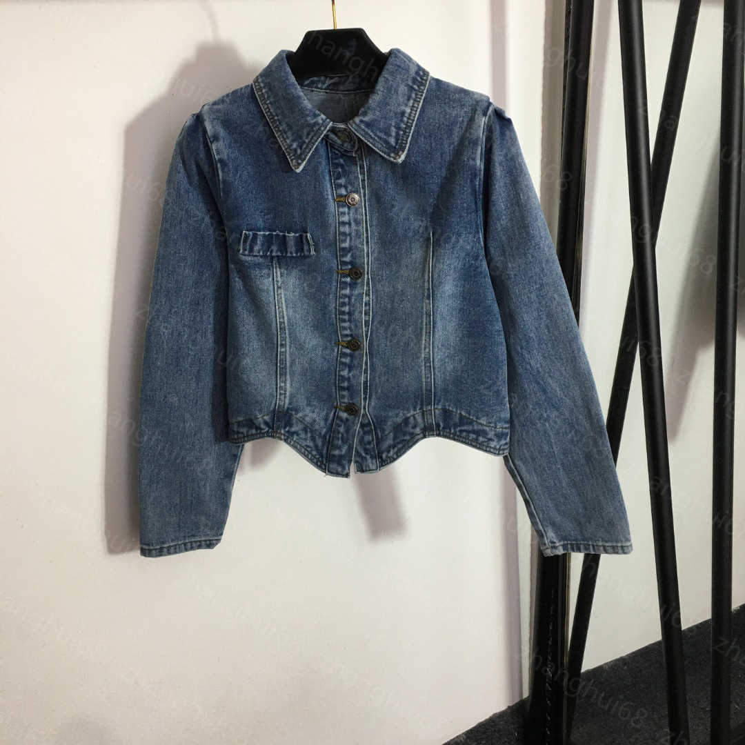 23ss womens designer clothing womens jacket Letter single-breasted lapel long-sleeved denim jacket High quality Women Clothes
23ss womens designer clothing womens jacket Letter single-breasted lapel long-sleeved denim jacket High quality Women Clothes