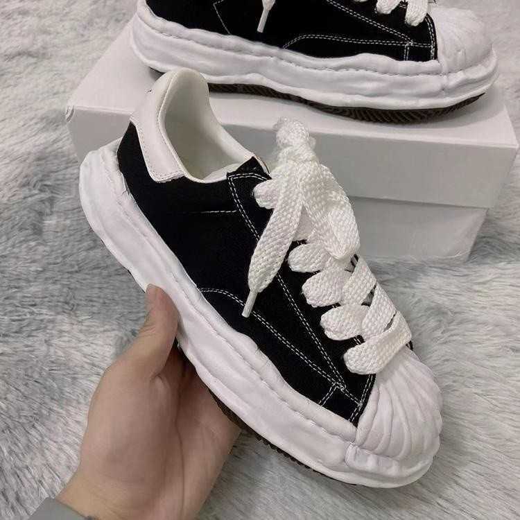 MMY Shoes Maison Mihara Yasuhiro Shell Toe Dissolved Shoes Female Embroidery Made Old Thick Sole Canvas Tidal Plate Shoes Male, Color 1
MMY Shoes Maison Mihara Yasuhiro Shell Toe Dissolved Shoes Female Embroidery Made Old Thick Sole Canvas Tidal Plate Shoes Male, Color 1