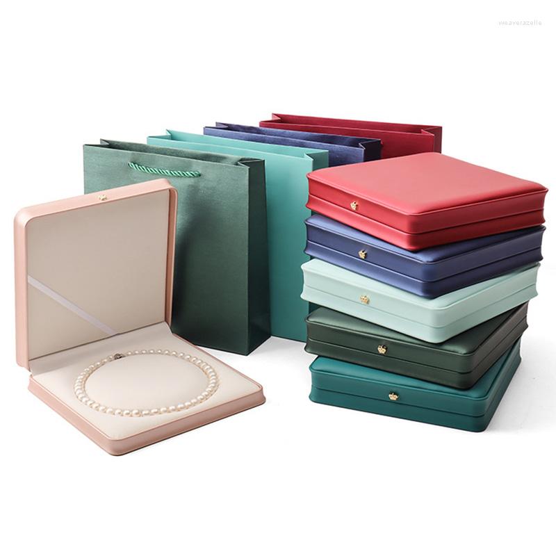 Jewelry Pouches Crown Accessories Pearl Necklace Set Storage Box Round Center Decoration Mother's Long Chain Flap Package Display
Jewelry Pouches Crown Accessories Pearl Necklace Set Storage Box Round Center Decoration Mother's Long Chain Flap Package Display