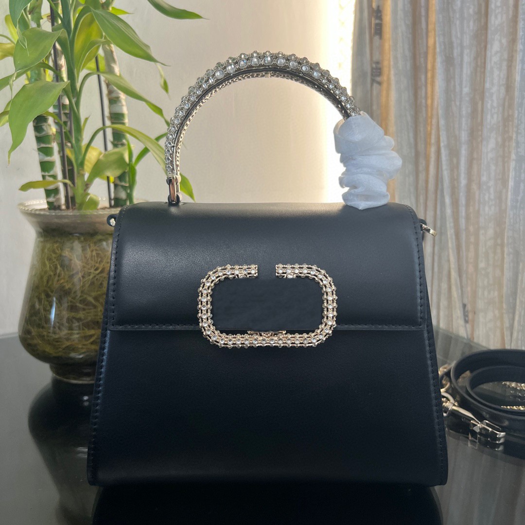 2023 New women's handbag High-end quality shoulder bag Imitation crystal embellished cowhide crossbody bag with shoulder strap sheep-leather lined inner pocket, Black
2023 New women's handbag High-end quality shoulder bag Imitation crystal embellished cowhide crossbody bag with shoulder strap sheep-leather lined inner pocket, Black