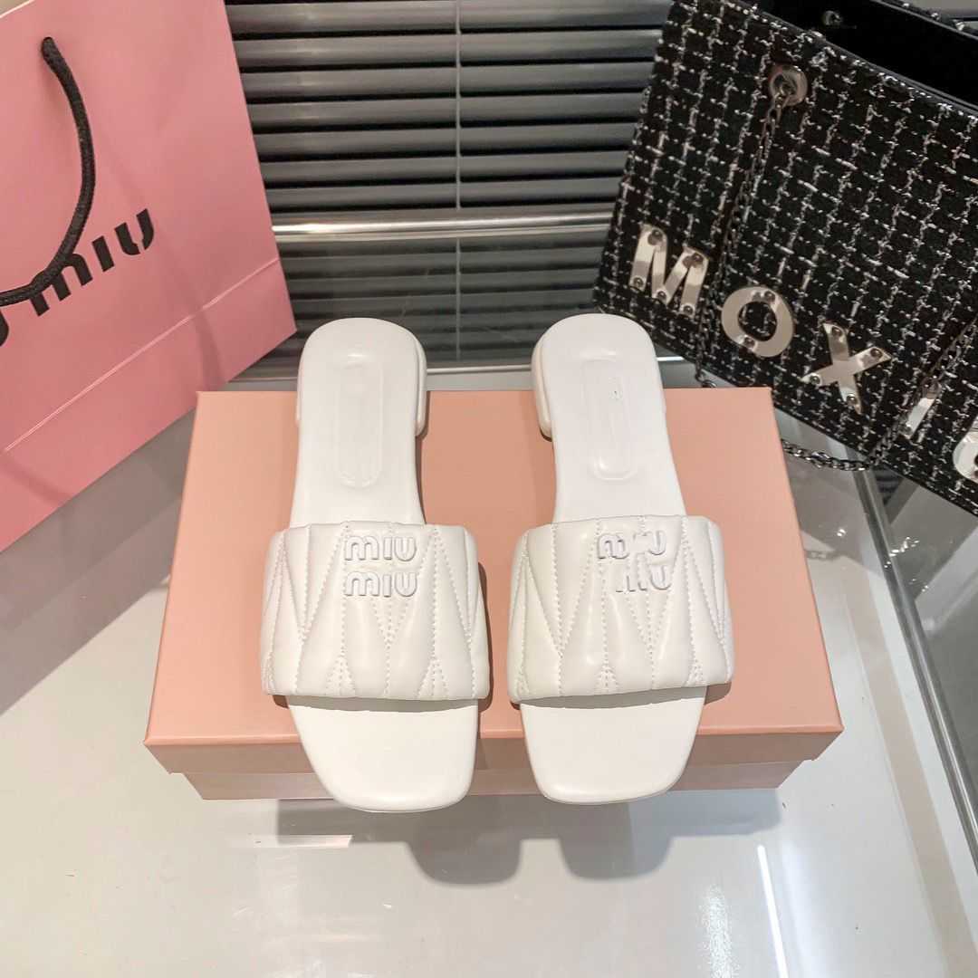 Sandals Mius Beach Shoes Women Slide Family Designer Slippers Sheepskin Extra Wear Fashion Fairy Flat Bottom Heel Square High 8PKB
Sandals Mius Beach Shoes Women Slide Family Designer Slippers Sheepskin Extra Wear Fashion Fairy Flat Bottom Heel Square High 8PKB