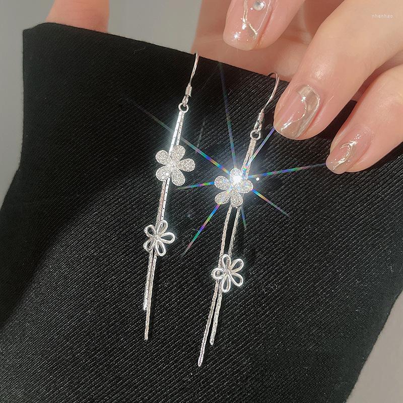Dangle Earrings Arrival Fashon Hollow Out Flower Tassel Drop For Women Jewelry Cubic Zirconia Earring Wholesale
Dangle Earrings Arrival Fashon Hollow Out Flower Tassel Drop For Women Jewelry Cubic Zirconia Earring Wholesale