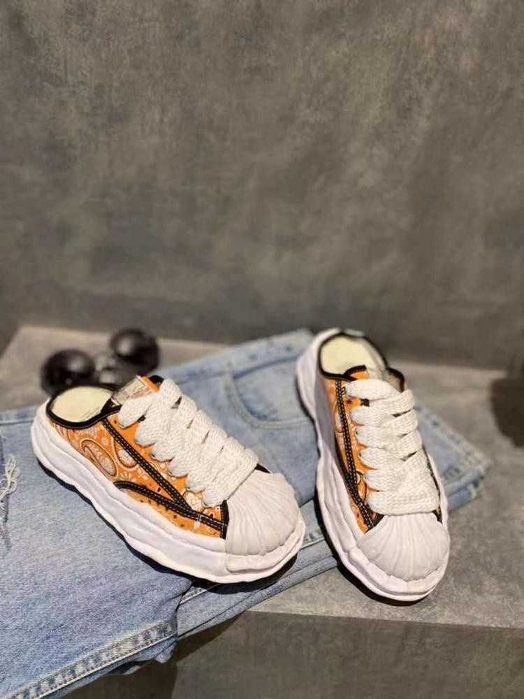 Maison Mihara Yasuhiro Cashew Flower Half Trailer Lazy Man Canvas Shoes MMY Shell Head Dissolved and Elevated Men's and Women's Board Shoes, Color 8
Maison Mihara Yasuhiro Cashew Flower Half Trailer Lazy Man Canvas Shoes MMY Shell Head Dissolved and Elevated Men's and Women's Board Shoes, Color 8
