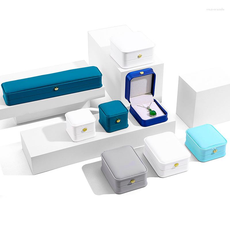 Jewelry Pouches Fashion High-Quality Storage Box Display Necklace Pendant Earrings Jewel Leather Packaging Elastic
Jewelry Pouches Fashion High-Quality Storage Box Display Necklace Pendant Earrings Jewel Leather Packaging Elastic