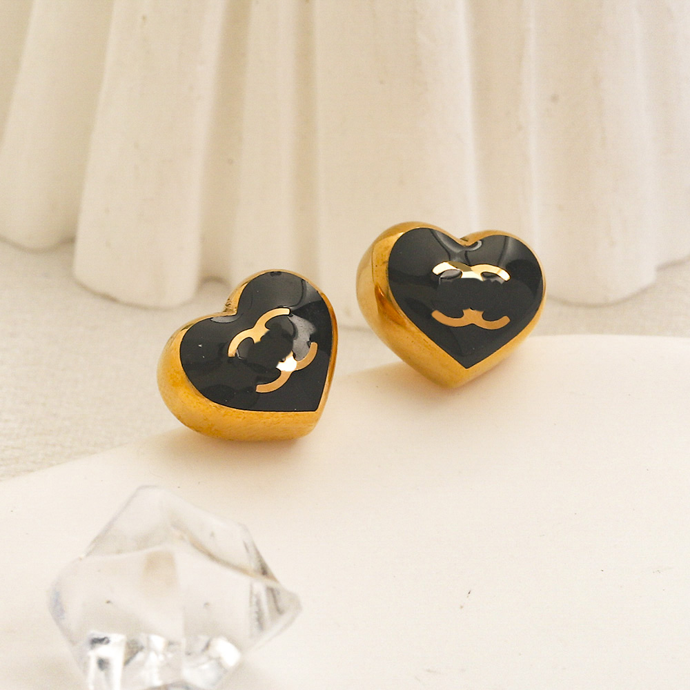 Fashion White Stud Earrings Classic Charm Girl High Quality Heart Romantic Jewelry Designer Gift Earrings Designed for Women 18K Gold Plated
Fashion White Stud Earrings Classic Charm Girl High Quality Heart Romantic Jewelry Designer Gift Earrings Designed for Women 18K Gold Plated
