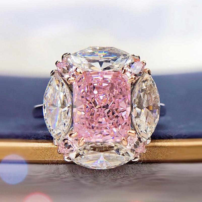 Cluster Rings RUZZALLATI Luxury Female Pink Moissanite Ring Elegant Silver Color Wedding For Women Shiny Zirconia Jewelry Drop
Cluster Rings RUZZALLATI Luxury Female Pink Moissanite Ring Elegant Silver Color Wedding For Women Shiny Zirconia Jewelry Drop