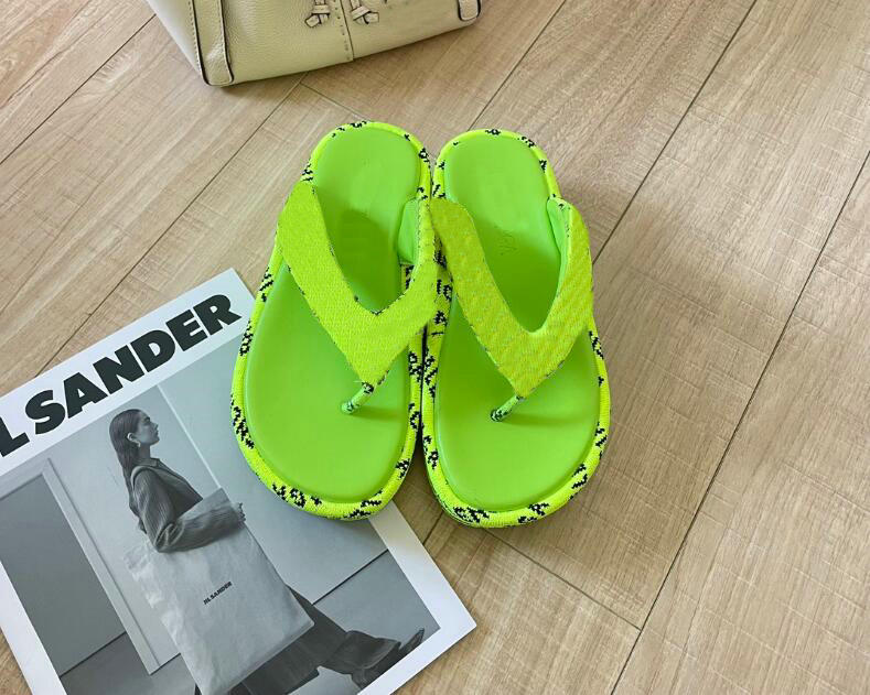 Designer woman canvas Slippers slipper fashion Gear bottoms Flip Flops women luxury sandals fashion causal flip flop shoe size 35-40, Grey
Designer woman canvas Slippers slipper fashion Gear bottoms Flip Flops women luxury sandals fashion causal flip flop shoe size 35-40, Grey