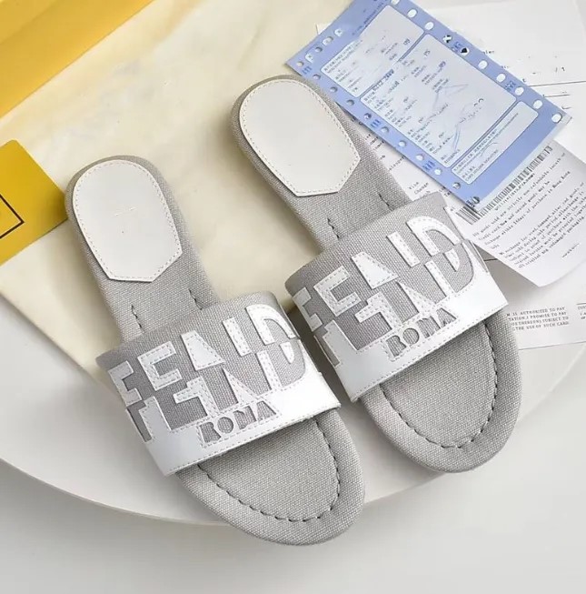 2023 sandals Fashion designer retro flat shoes Contrast color casual comfortable outdoor mule slippers
2023 sandals Fashion designer retro flat shoes Contrast color casual comfortable outdoor mule slippers
